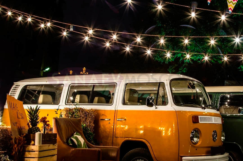 Volkswagen T2 (yellow)