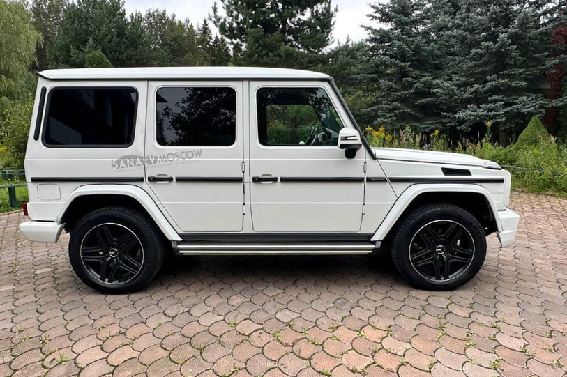 Mercedes-Benz G (white)